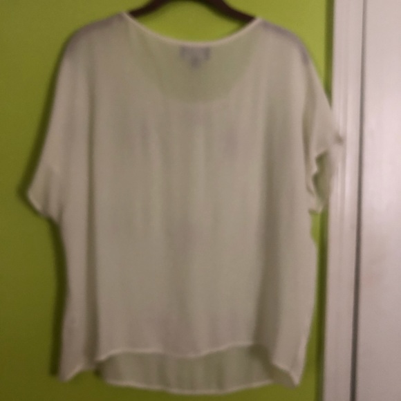 White blouse- never worn! - Picture 3 of 3